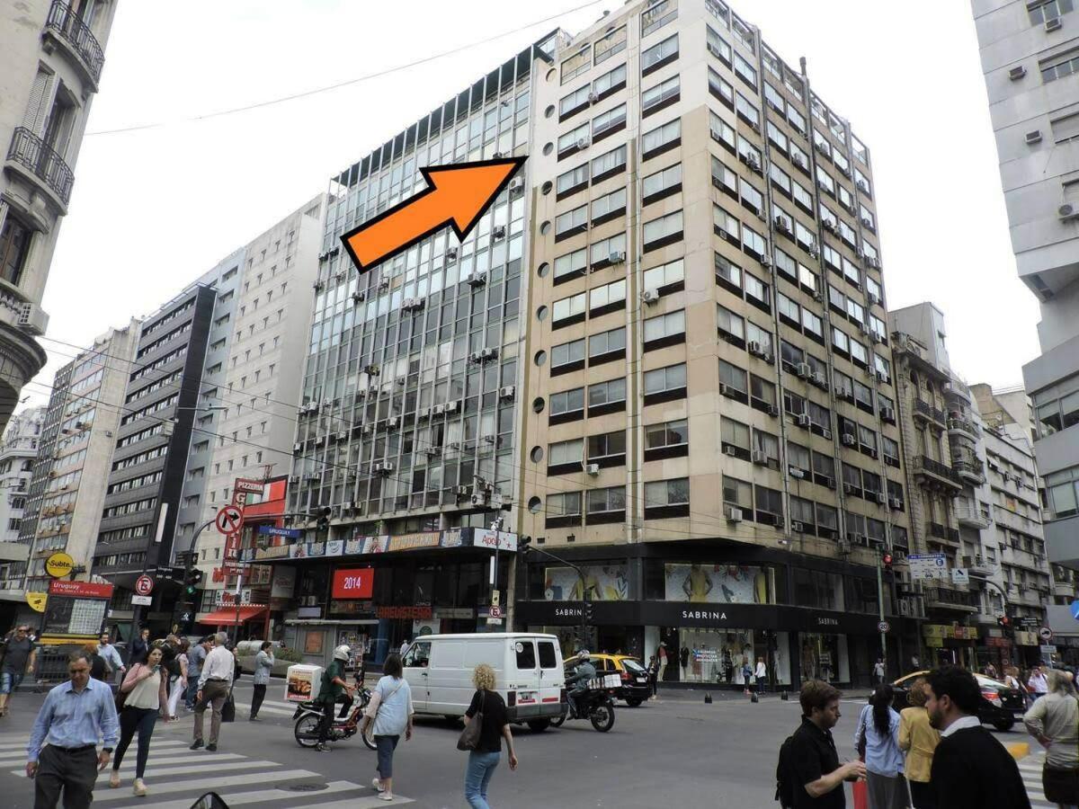 4 Ventanales Sobre La Avenida Corrientes Apartment